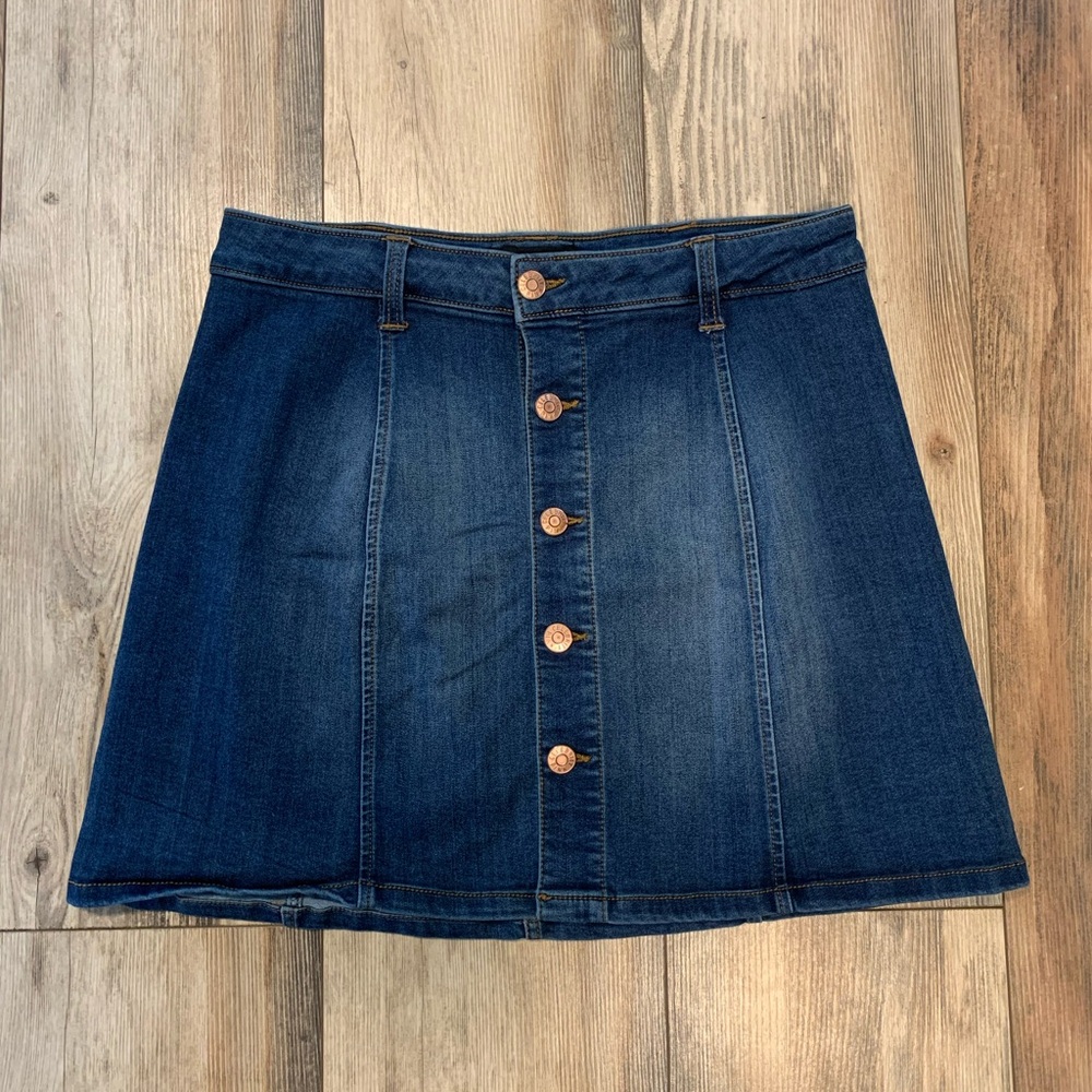 EUC Women’s Celebrity Pink Denim Skirt. Size 7.